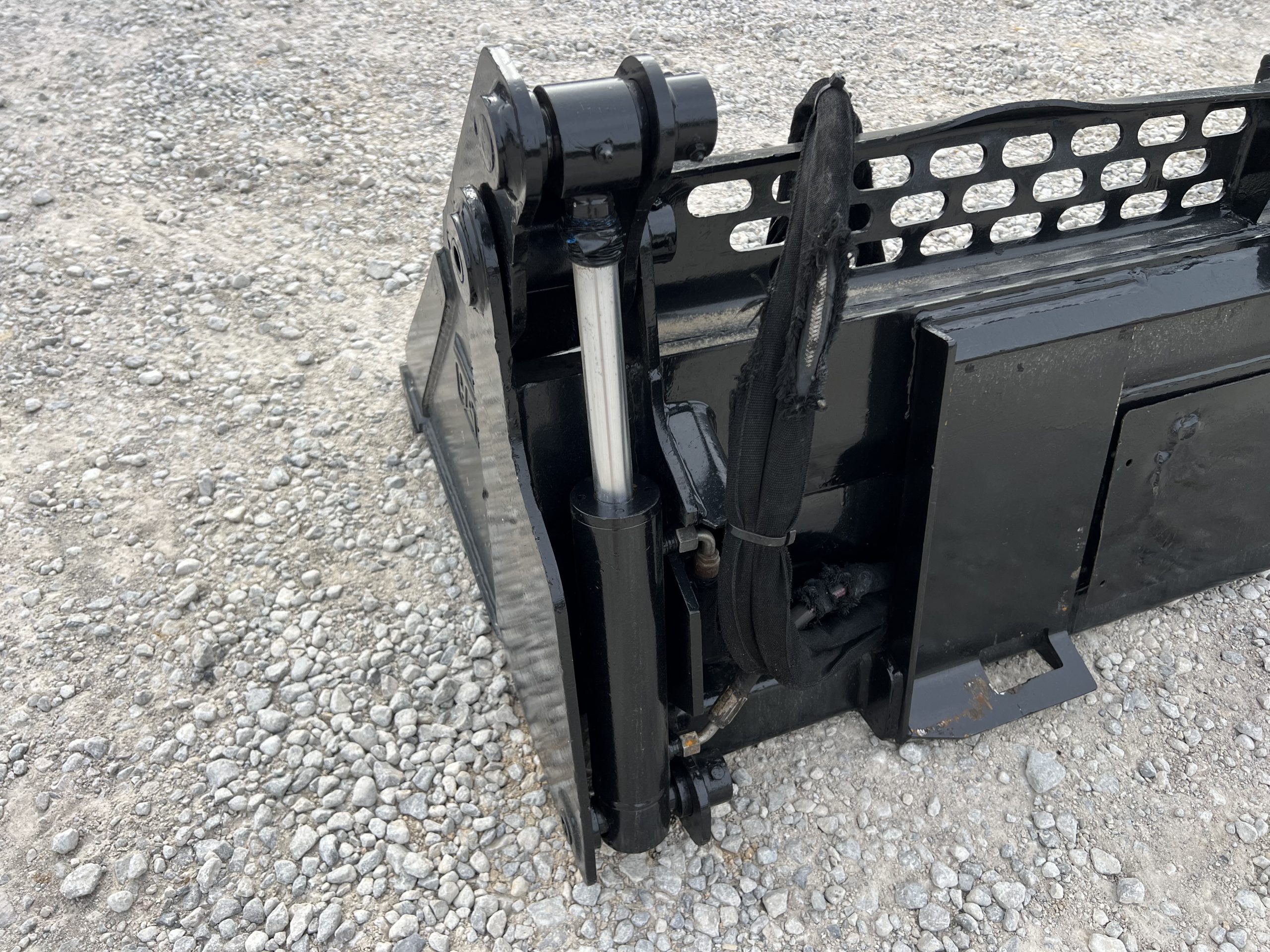 CAT 72" 4-IN-1 Combination Smooth Bucket Attachment Fits Skid Steer Quick Attach - Image 11