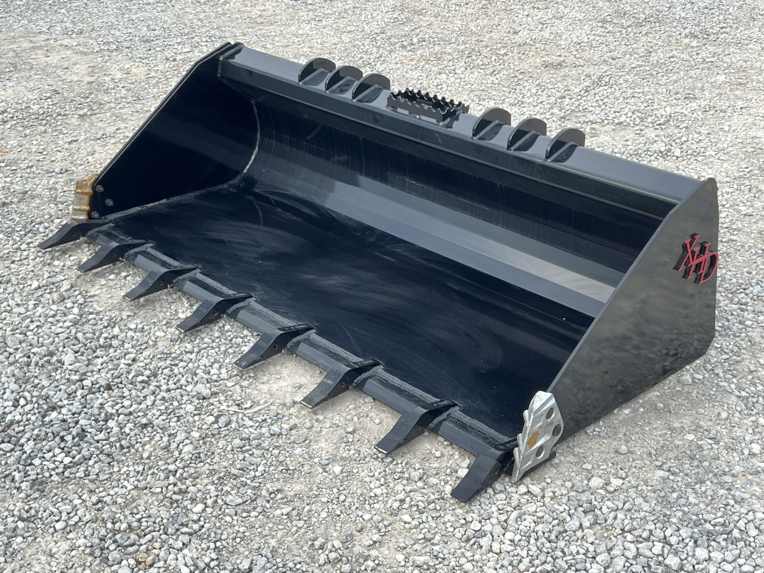 XHD 84" Severe Duty Tooth Bucket with Side Cutters Fits Compact Track Loader - Image 3
