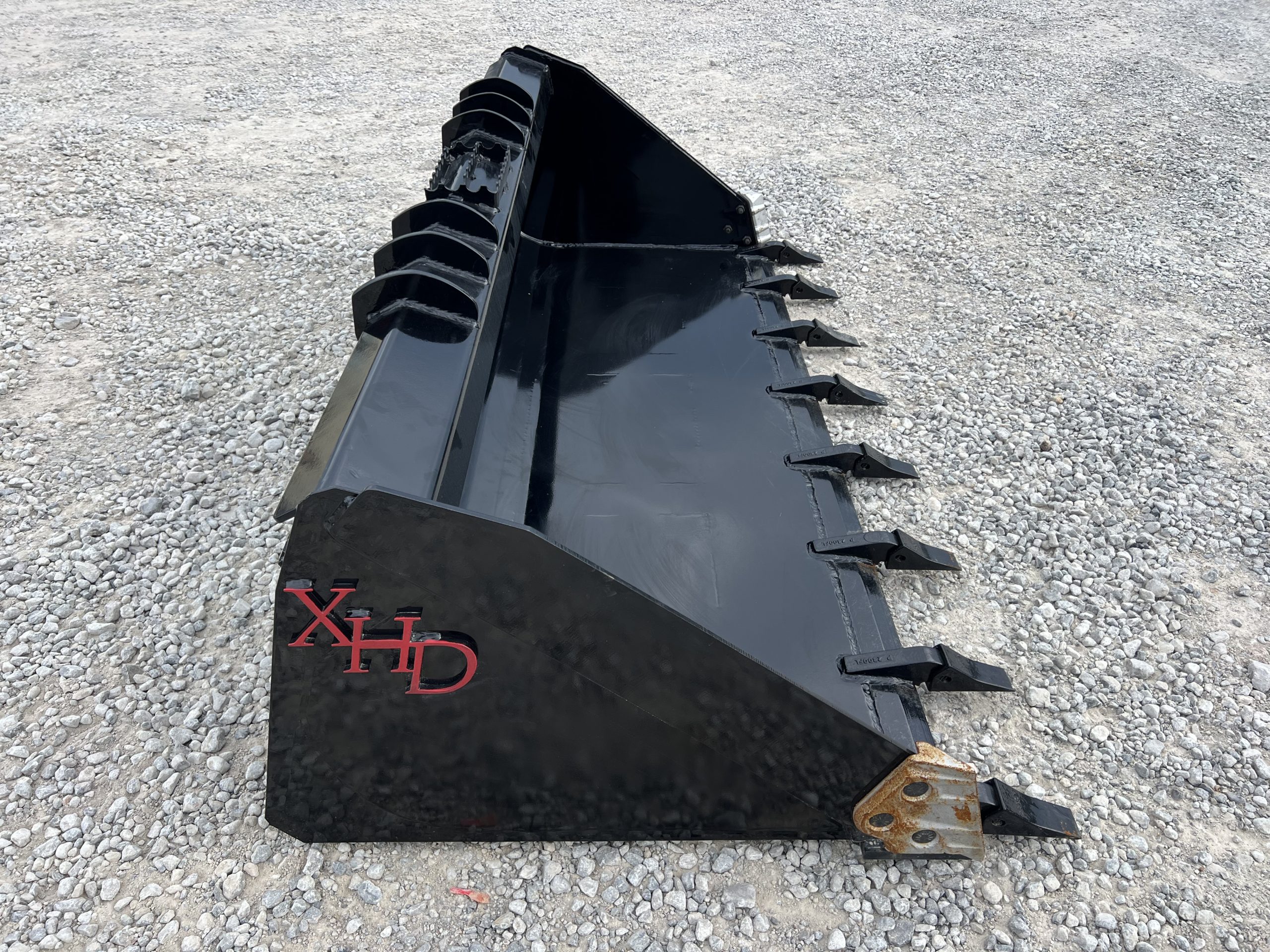 XHD 84" Severe Duty Tooth Bucket with Side Cutters Fits Compact Track Loader - Image 6