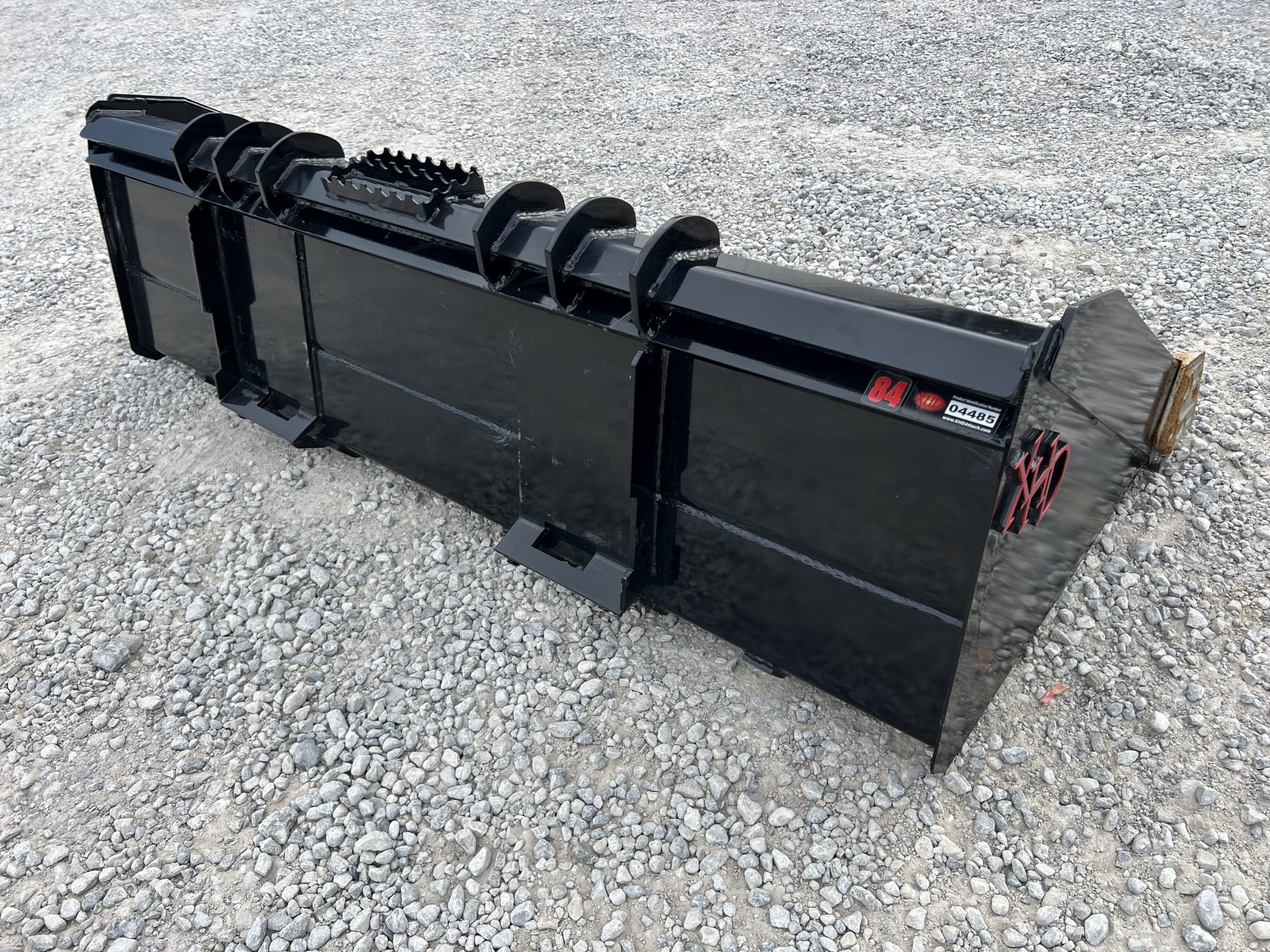 XHD 84" Severe Duty Tooth Bucket with Side Cutters Fits Compact Track Loader - Image 7