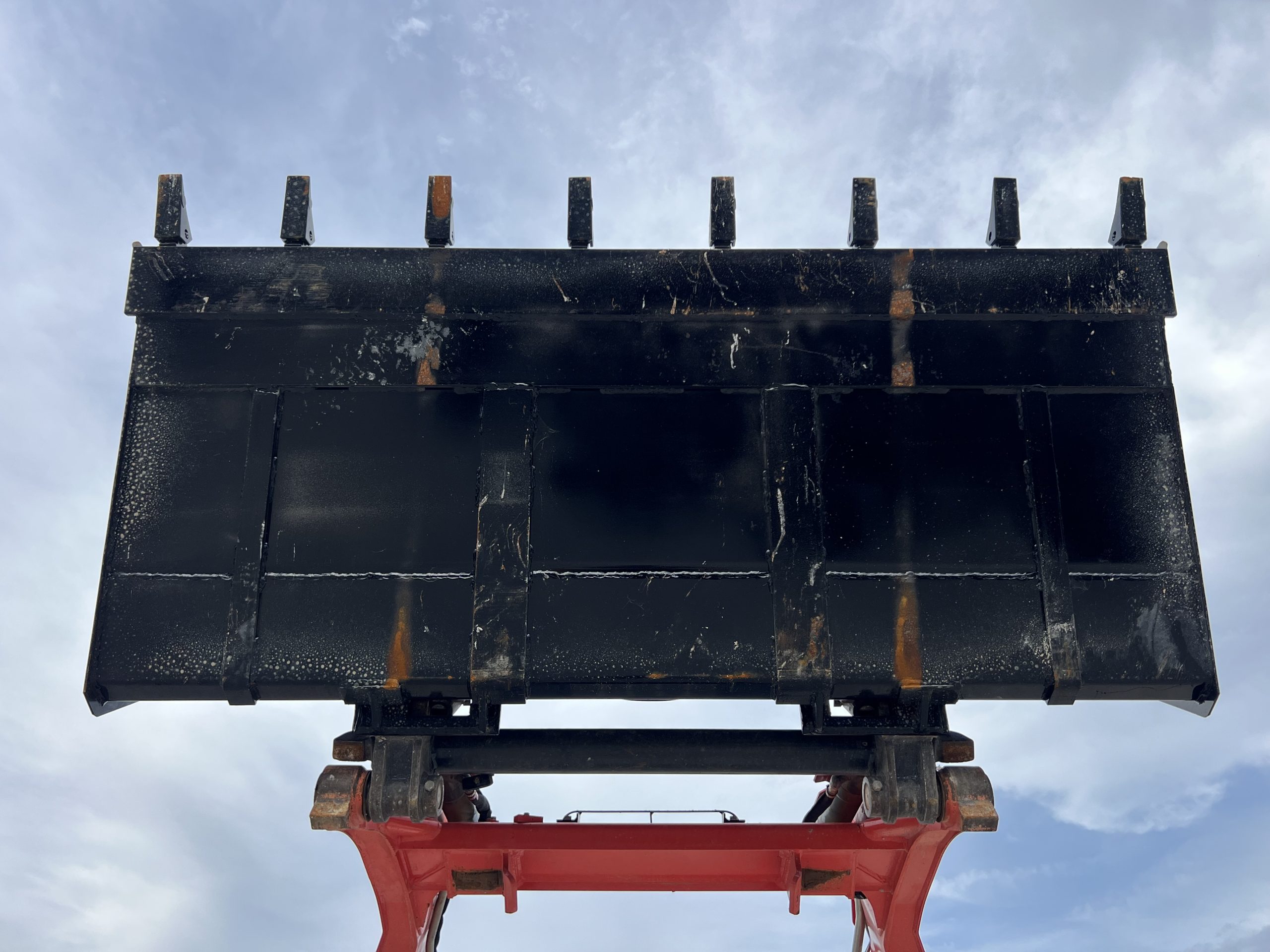 XHD 84" Severe Duty Tooth Bucket with Side Cutters Fits Compact Track Loader - Image 15
