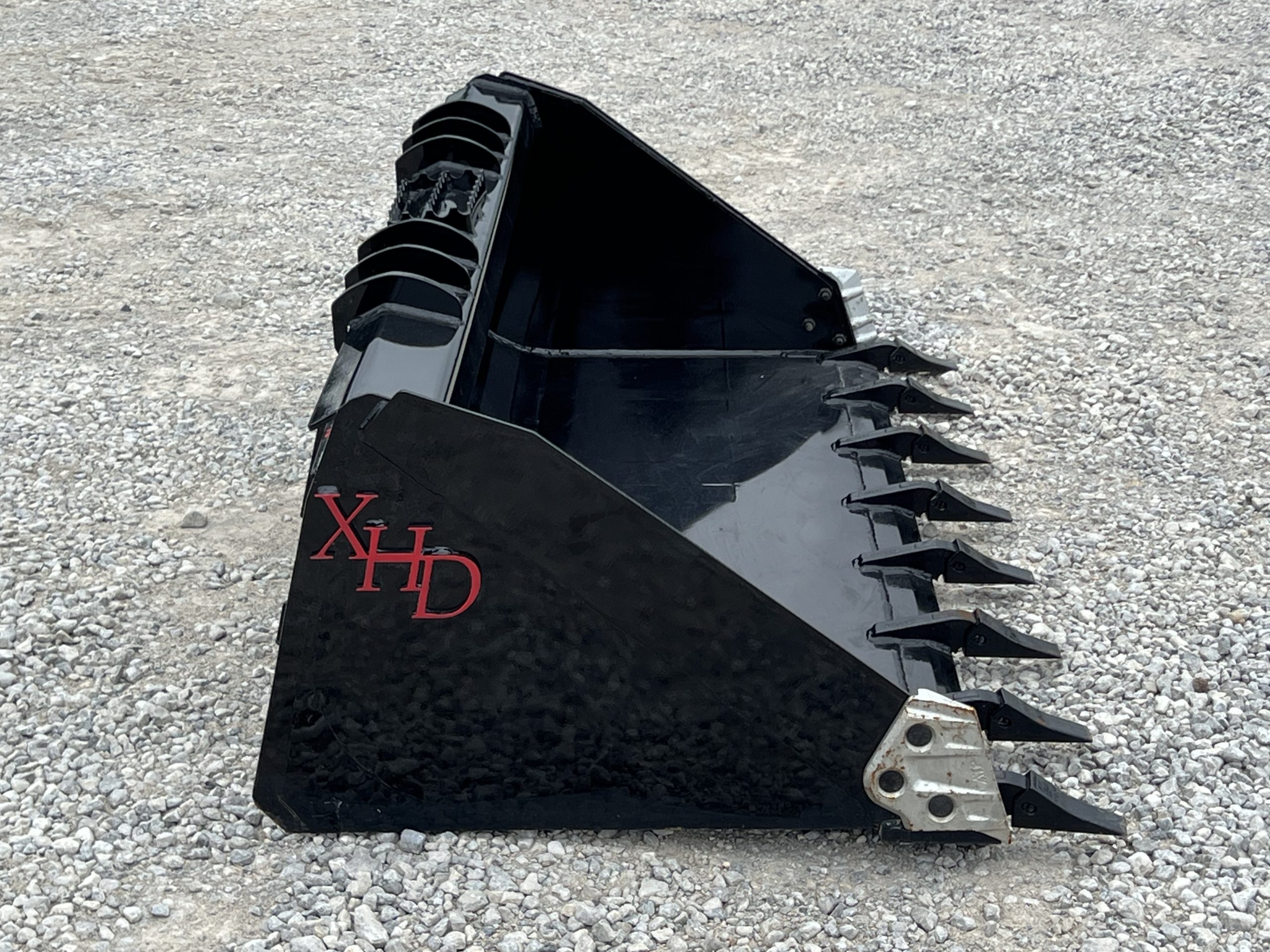XHD 79" Severe Duty Tooth Bucket with Side Cutters Fits Compact Track Loader - Image 5