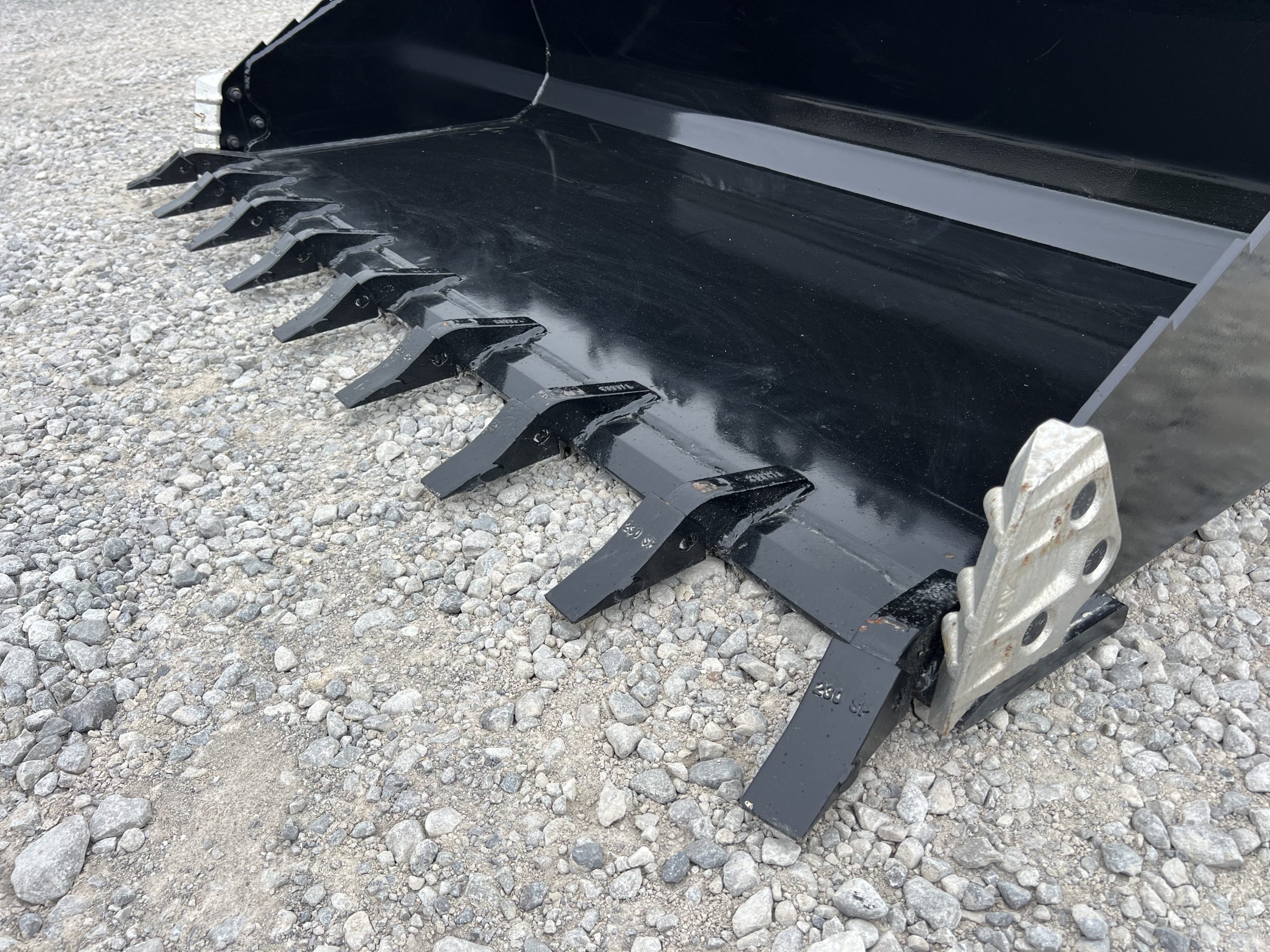 PROWORKS 84" Severe Duty Tooth Bucket Attachment Fits Compact Track Loader - Image 10